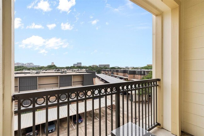Building Photo - 7575 Kirby Dr