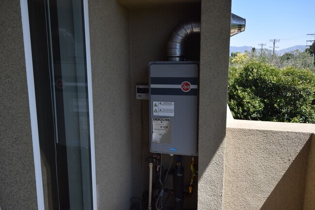 Building Photo - 7851 Ventura Canyon Ave