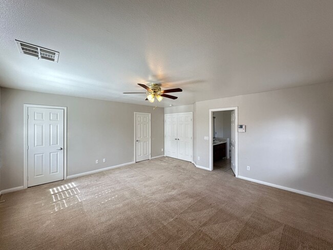 Building Photo - Pinnacle Peaks-Torrey Pines Southwest