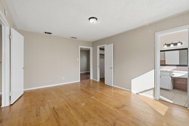 Building Photo - 2857 S 5th St