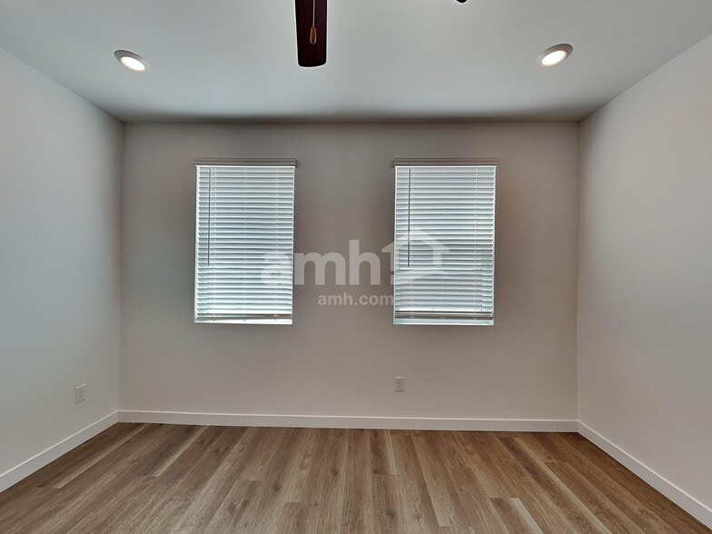 Building Photo - 13107 N Honest Endeavor Wy