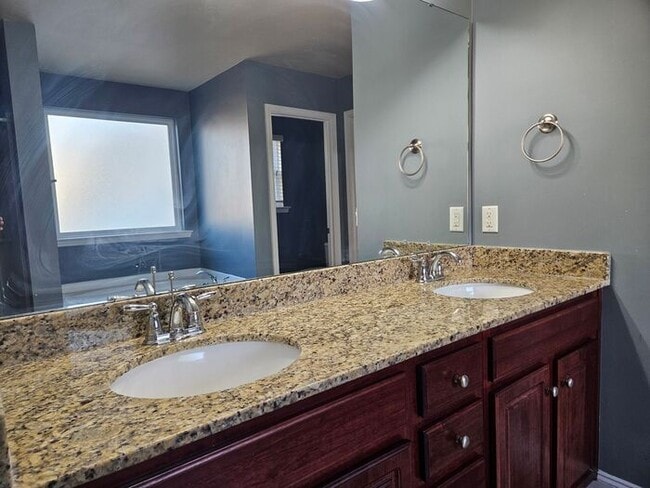 Building Photo - Beautiful Wellesley Home with a Corner Lot