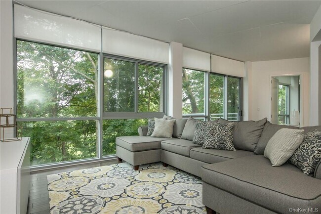 Building Photo - 250 Central Park Ave