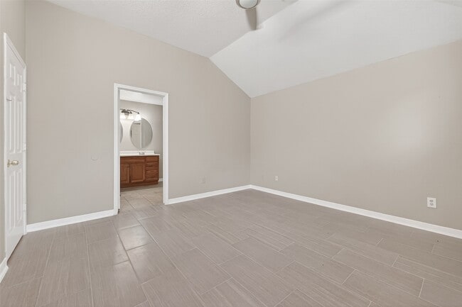 Building Photo - 20018 Beechview Ln