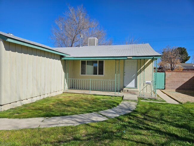 Building Photo - 45442-45412 12 St E