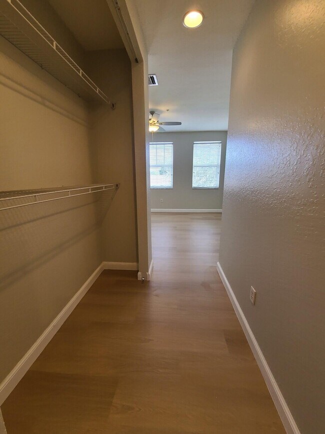 Building Photo - 590 Amador Ln