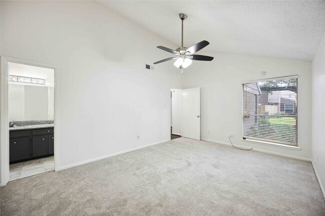 Building Photo - 13895 Hollowgreen Dr