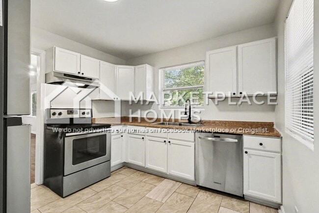 Building Photo - 2110 Dellwood Pl