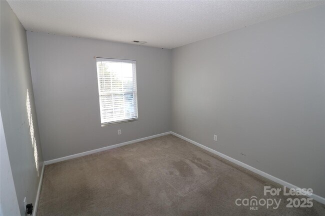 Building Photo - 1001 Boulder Dr