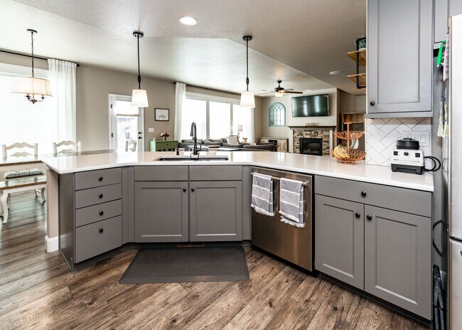 Building Photo - Beautiful, Spacious Home in Wolf Ranch in D20