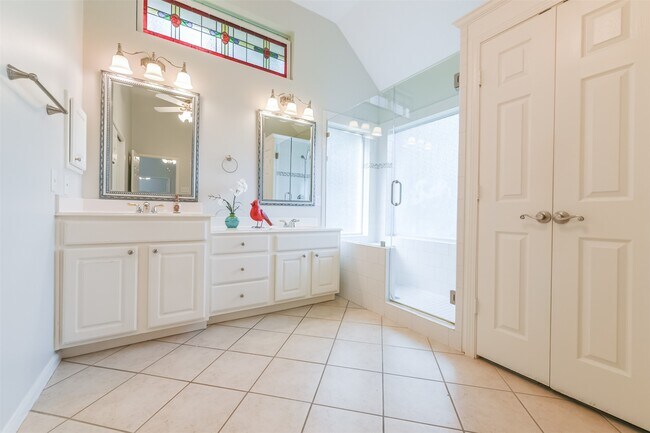 Building Photo - 14610 Farrawood Dr