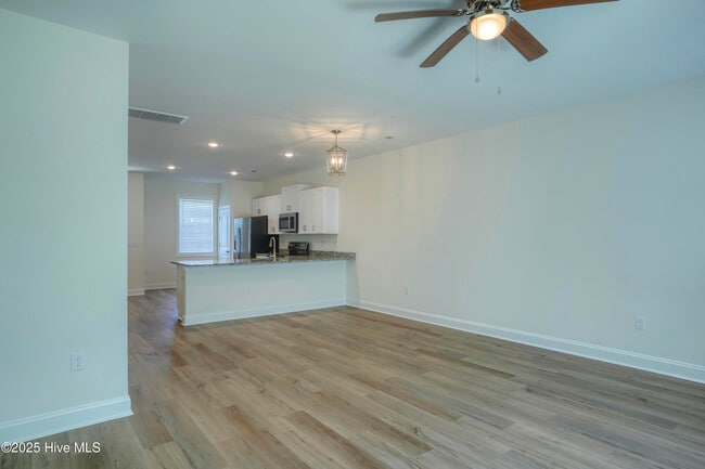 Building Photo - 315 Starfish Ln