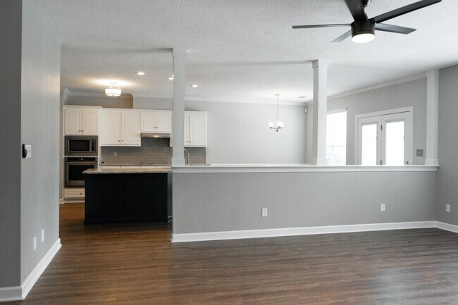 Building Photo - 724 Avrett Cir