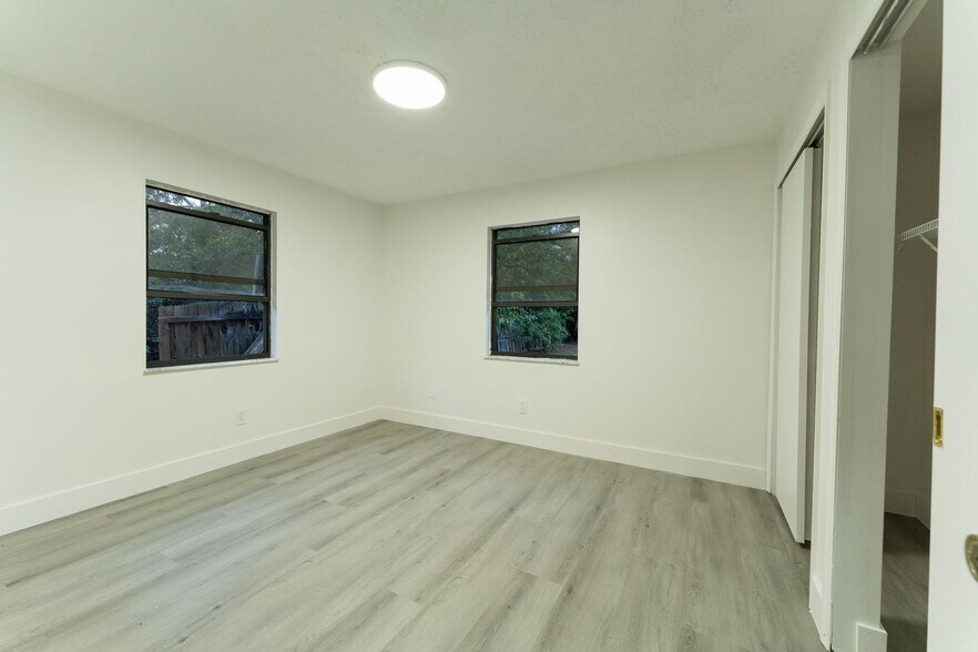 Building Photo - 1181 SW Sarto Ln