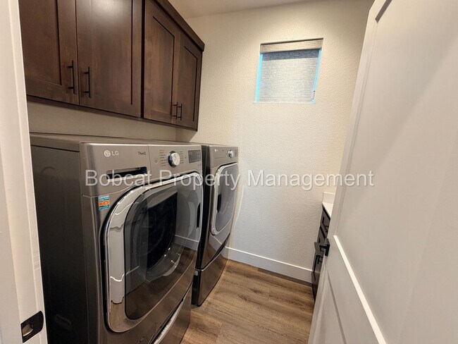 Building Photo - Modern Lock-and-Leave Living in the Heart of Carson City