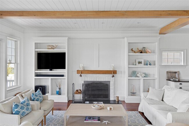 Building Photo - 938 Sound Shore Rd