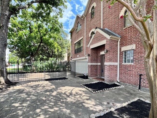 Building Photo - 5899 Fairdale Ln
