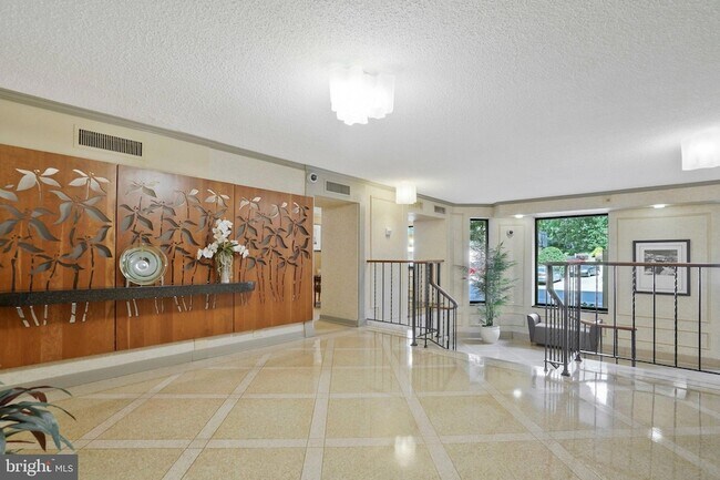 Building Photo - 5904 Mt Eagle Dr