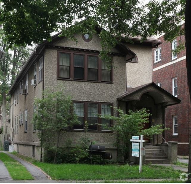 Building Photo - 37 Vick Park B