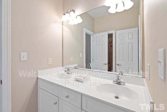 Building Photo - 116 Hamilton Hedge Pl
