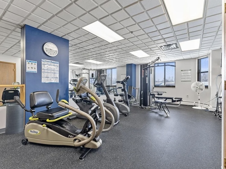 Building Photo - 6500 Woodlake Dr