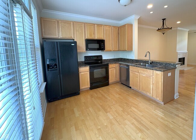 Building Photo - 949 Junction Pl