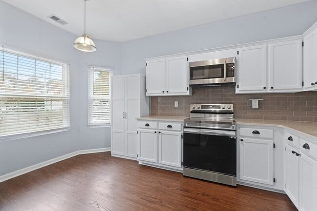 Building Photo - 3708 Gateway Pl