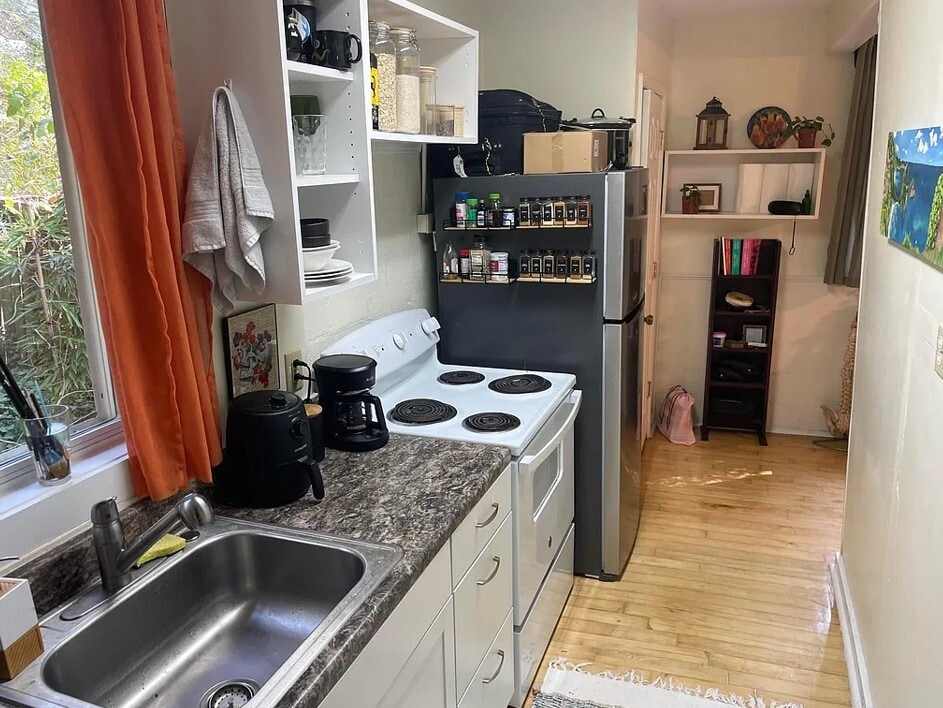 Building Photo - 145 Mell St