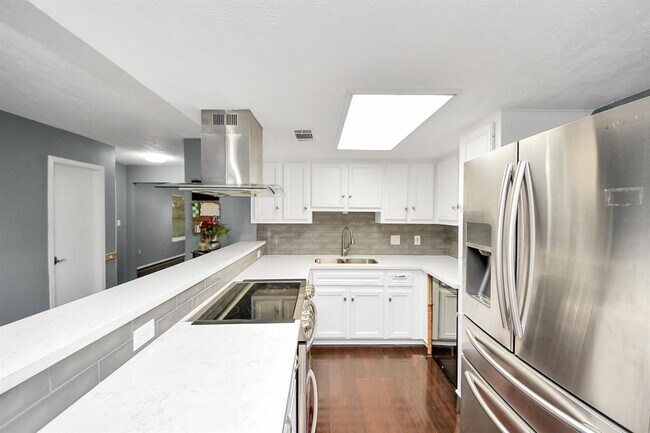 Building Photo - 18122 Kings Row