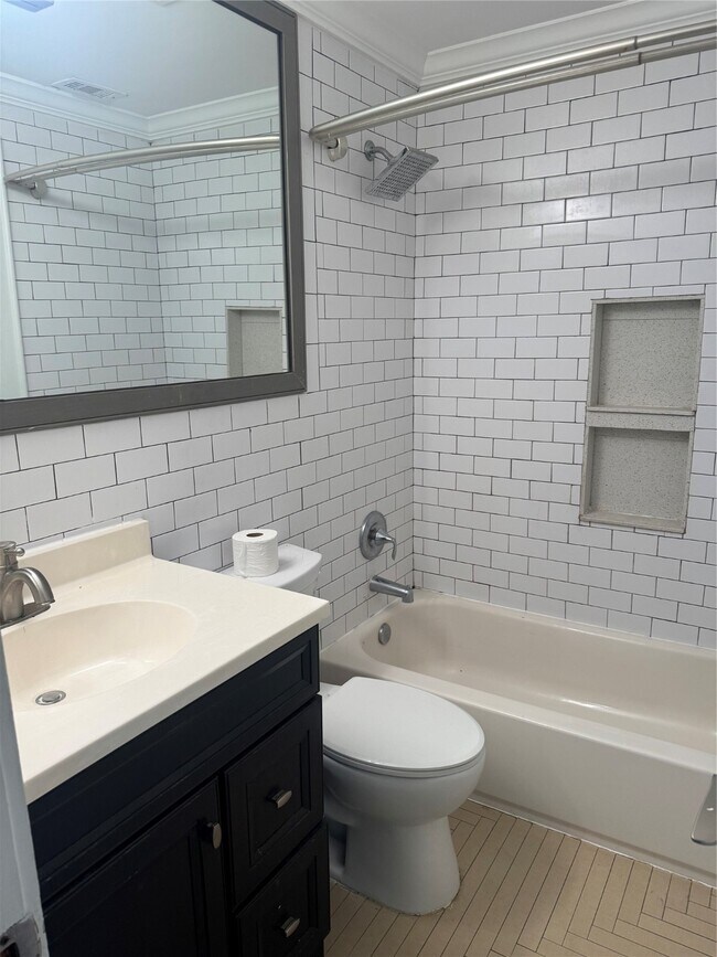 Building Photo - 434 Lenard St