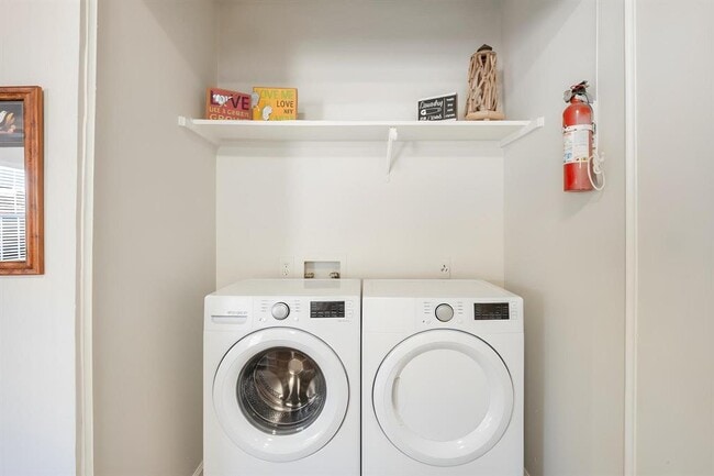 Building Photo - 1115 Brookswood Ave