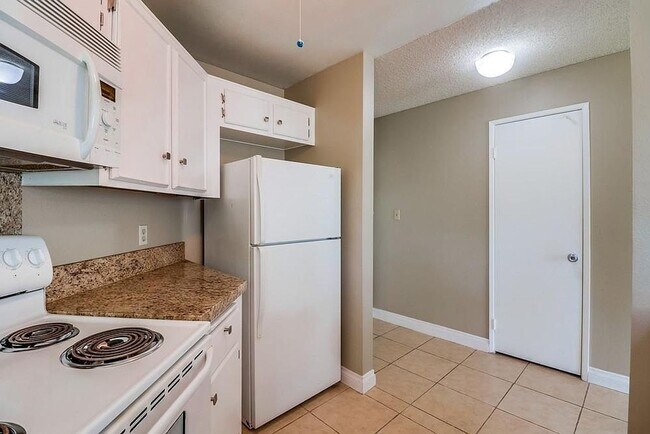 Building Photo - 1-Bedroom, 1-Bathroom Apartment for Rent –...