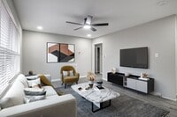 Building Photo - 2 Bed 1 Bath walking distance to downtown Chapel Hill and UNC