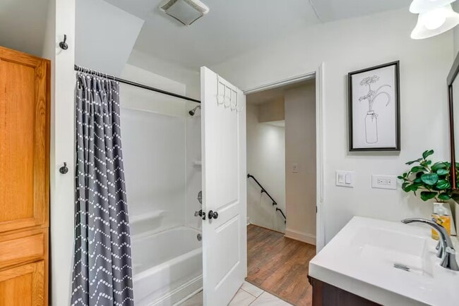 Building Photo - 1518 Riverside Ave