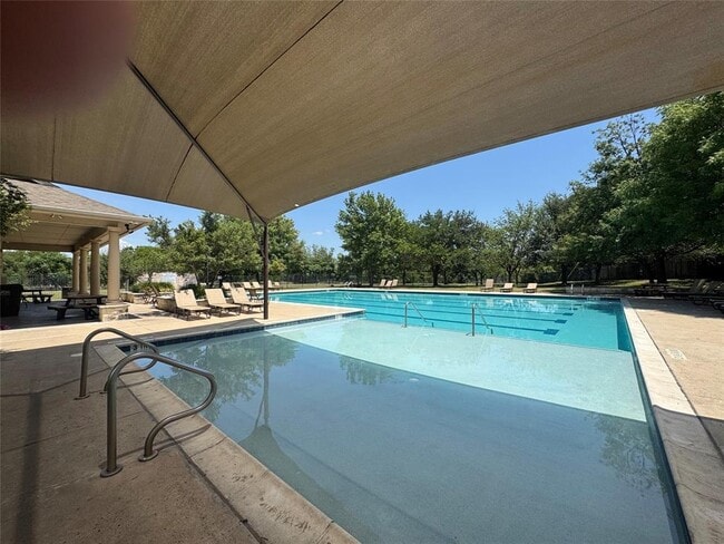 Building Photo - 520 Fort Thomas Pl