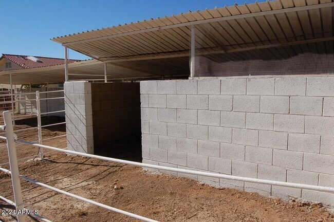 Building Photo - 2640 E Captain Dreyfus Ave