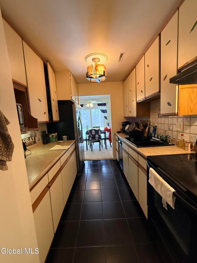 Building Photo - 120 Donna Lynn Dr