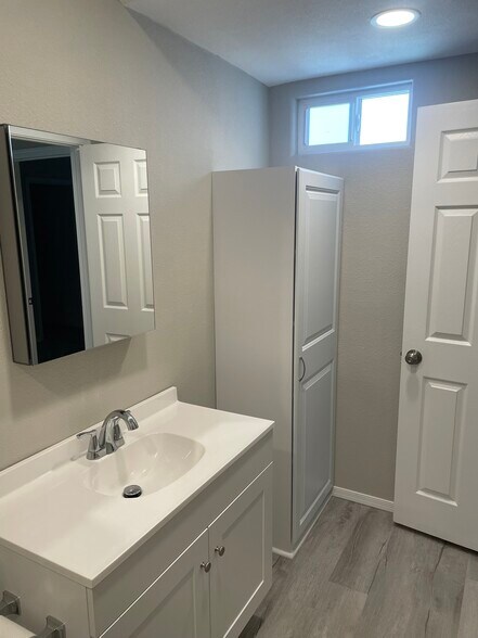 Building Photo - 1183 Pelican Lake Ln