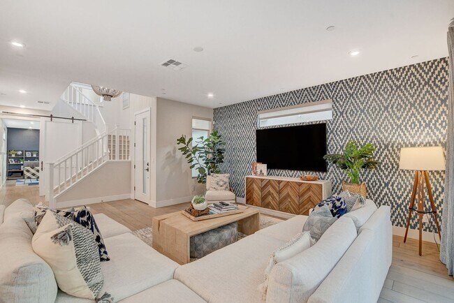 Building Photo - Luxury Fully Furnished Designer Home in Inspirada!