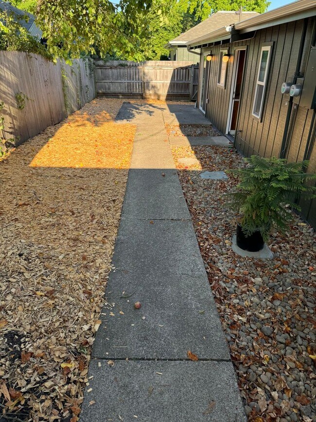 Building Photo - Terrific 3 Bedroom, 2 Bathroom in South Eugene