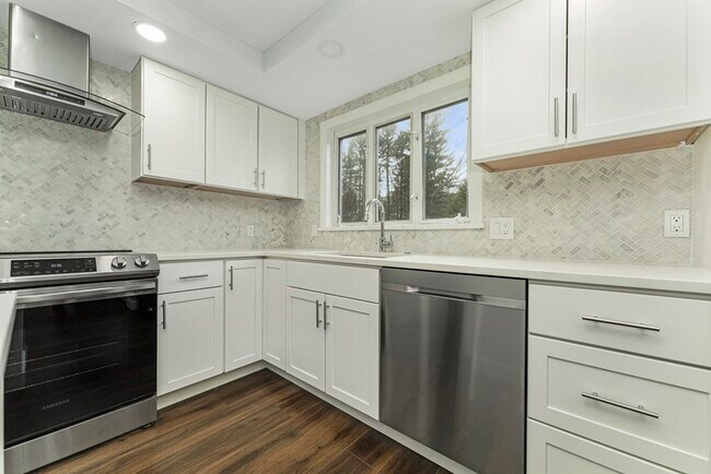 Building Photo - 57 Sloane Dr