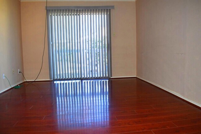 Building Photo - 2750 Holly Hall St
