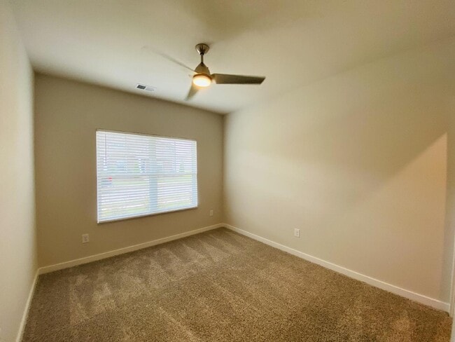 Building Photo - Charming 3-Bedroom Townhouse Retreat with 2 Full Baths in Madison – 1,500 Sq Ft of Spacious Living!"