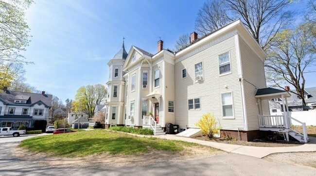 Building Photo - 107 Chestnut St