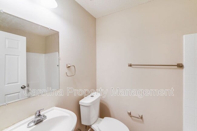Building Photo - 2232 Blue Hampton Ln