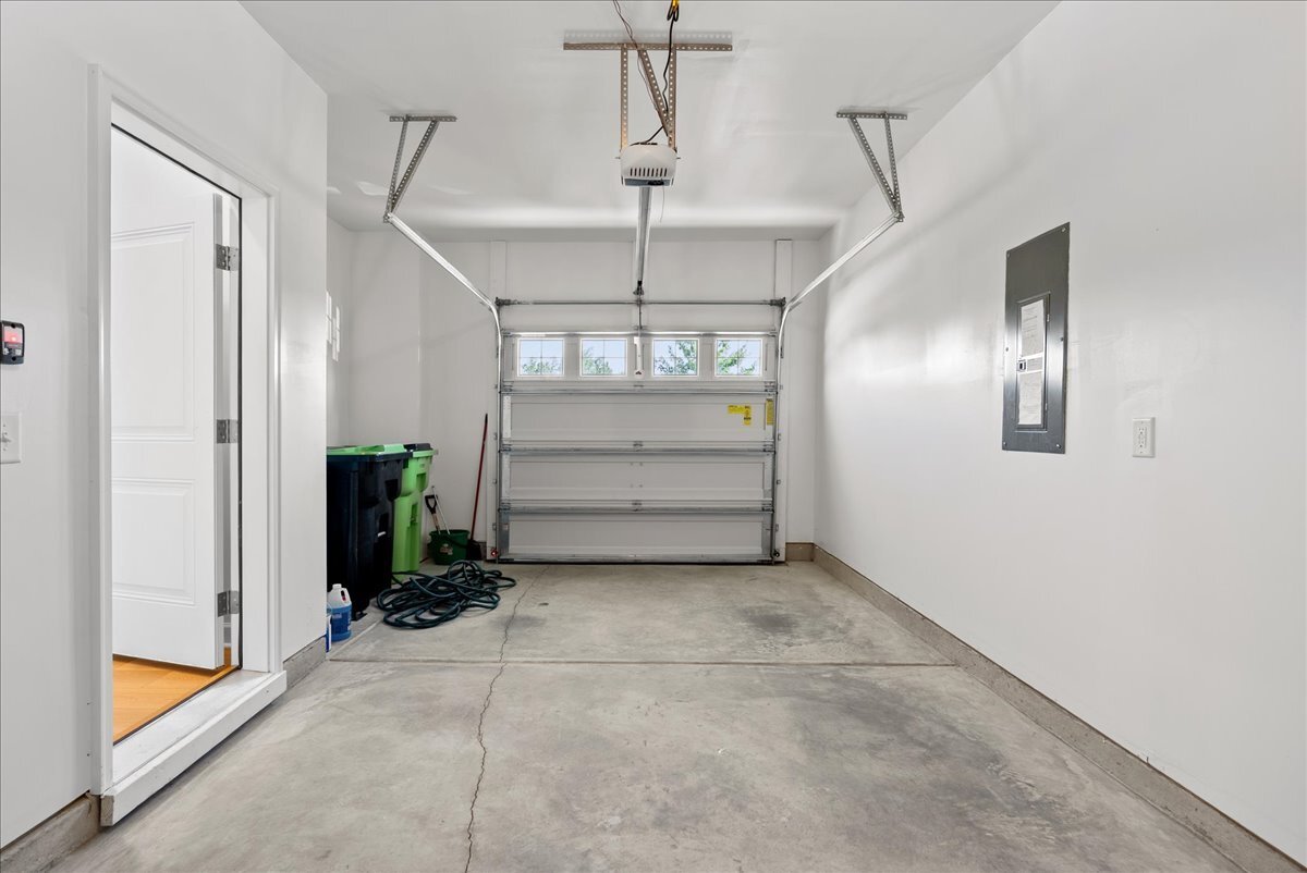 Building Photo - 7906 Flatrock Park Dr