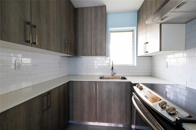 Building Photo - 1250 SW 4th St