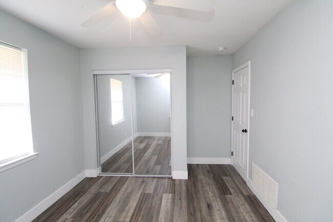 Building Photo - Updated West Pensacola 3BR Home with Luxury Plank Flooring, Modern Kitchen, 1-Car Garage & Large ...