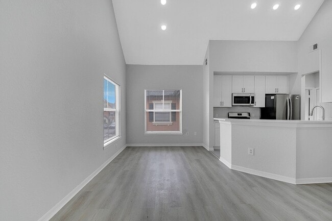 Building Photo - Fully Remodeled 3/2 with Loft in MetroWest...