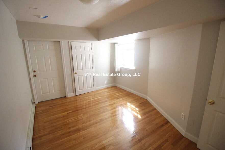 Building Photo - 1122 Commonwealth Ave